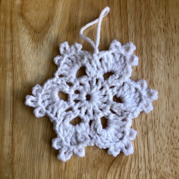 Crochet Snowflake Ornaments (4 pack) - Picture 5 of 7